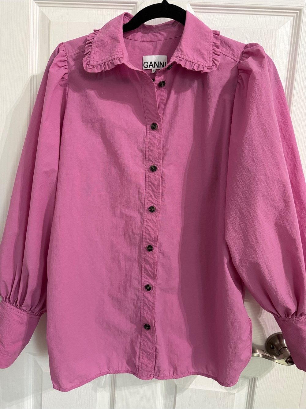 Sz SM. (36) Ganni Pink Ruffle Collar Button-Down Shirt